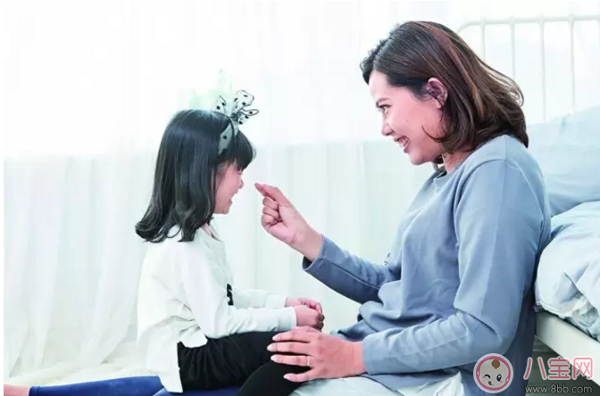 汪涵愛妻楊樂樂牽3歲小沐沐出行 國慶節(jié)出行小心孩子安全隱患 汪涵愛妻楊樂樂牽3歲小沐沐出行 國慶節(jié)出行小心孩子安全隱患