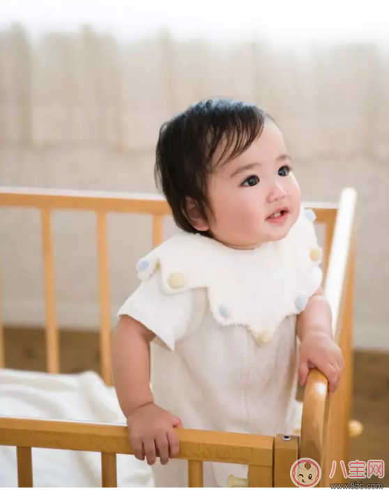 汪涵愛妻楊樂樂牽3歲小沐沐出行 國慶節(jié)出行小心孩子安全隱患 汪涵愛妻楊樂樂牽3歲小沐沐出行 國慶節(jié)出行小心孩子安全隱患