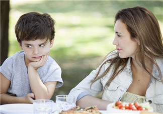 父母愛嘮叨合適嗎？寶寶表現(xiàn)明確是否嘮叨過度