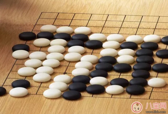 孩子學(xué)下棋的最佳年齡 孩子學(xué)象棋圍棋國(guó)際象棋哪種好