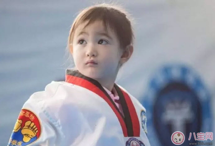 孩子多大可以學(xué)跆拳道 女孩子學(xué)跆拳道的最佳年齡是幾歲 孩子多大可以學(xué)跆拳道 女孩子學(xué)跆拳道的最佳年齡是幾歲