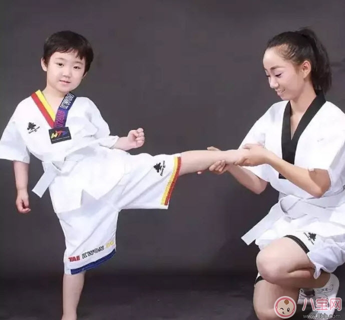 孩子多大可以學(xué)跆拳道 女孩子學(xué)跆拳道的最佳年齡是幾歲 孩子多大可以學(xué)跆拳道 女孩子學(xué)跆拳道的最佳年齡是幾歲
