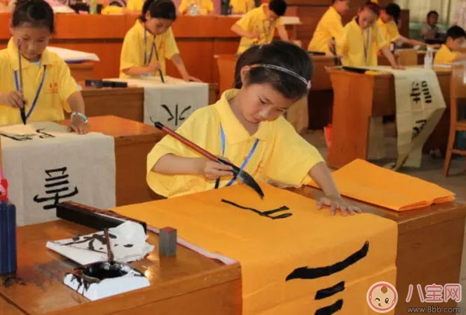 孩子學(xué)書法的最佳年齡 哪些明星的孩子在學(xué)書法 孩子學(xué)書法的最佳年齡 哪些明星的孩子在學(xué)書法