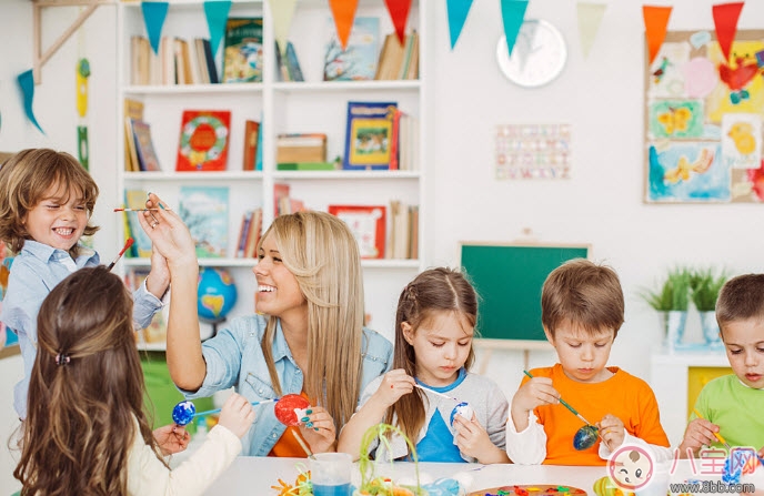 怎么讓孩子適應(yīng)幼兒園 幫助孩子適應(yīng)幼兒園的方法有哪些