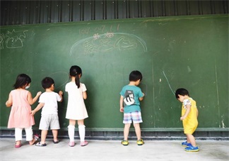 孩子愛涂鴉就讓他學(xué)畫畫 別嫌畫的丑那是靈感