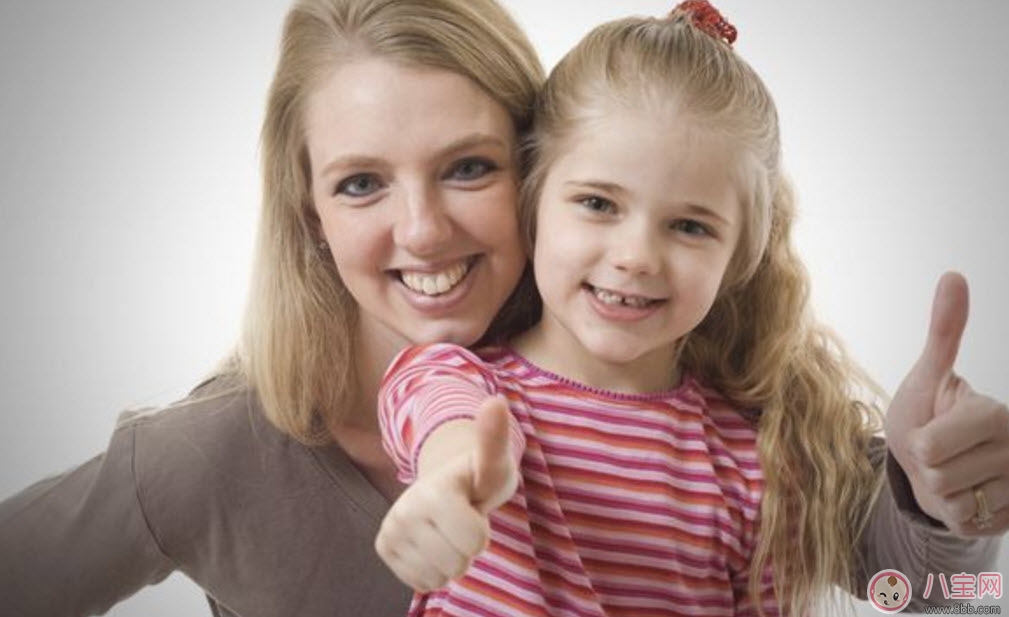 家長(zhǎng)怎樣表?yè)P(yáng)孩子才能有好的效果 父母如何高級(jí)贊美孩子
