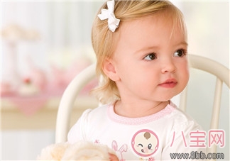 寶寶吃飯時(shí)爸爸的這個(gè)舉動(dòng) 險(xiǎn)些讓他送命！