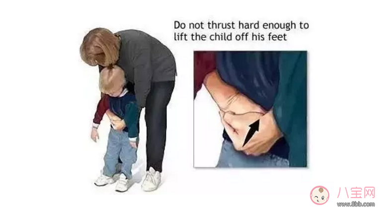 寶寶吃飯時(shí)爸爸的這個(gè)舉動(dòng) 險(xiǎn)些讓他送命！