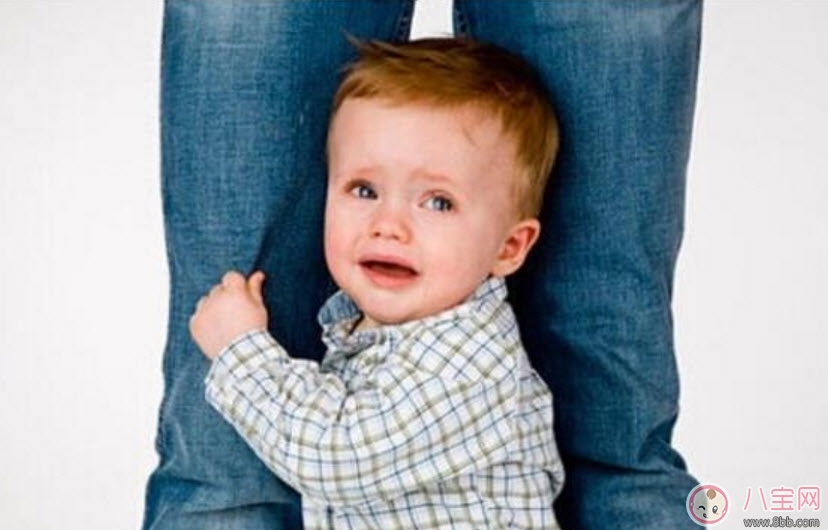 嬰兒老害怕是怎么回事 新生兒寶寶害怕是害怕什么怎么安撫