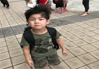 安吉上學(xué)了眼睛居然有點(diǎn)濕潤(rùn) 安吉上學(xué)去的哪個(gè)學(xué)校