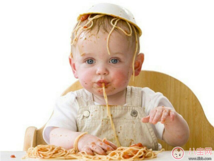 怎么培養(yǎng)寶寶自己吃飯的能力 寶寶學(xué)習(xí)吃飯餐具盤點(diǎn)