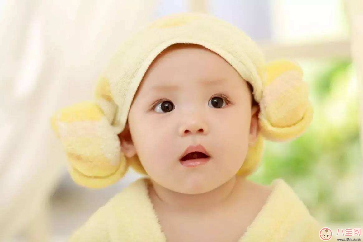 如何提升寶寶表現(xiàn)能力  首先培養(yǎng)孩子自信心