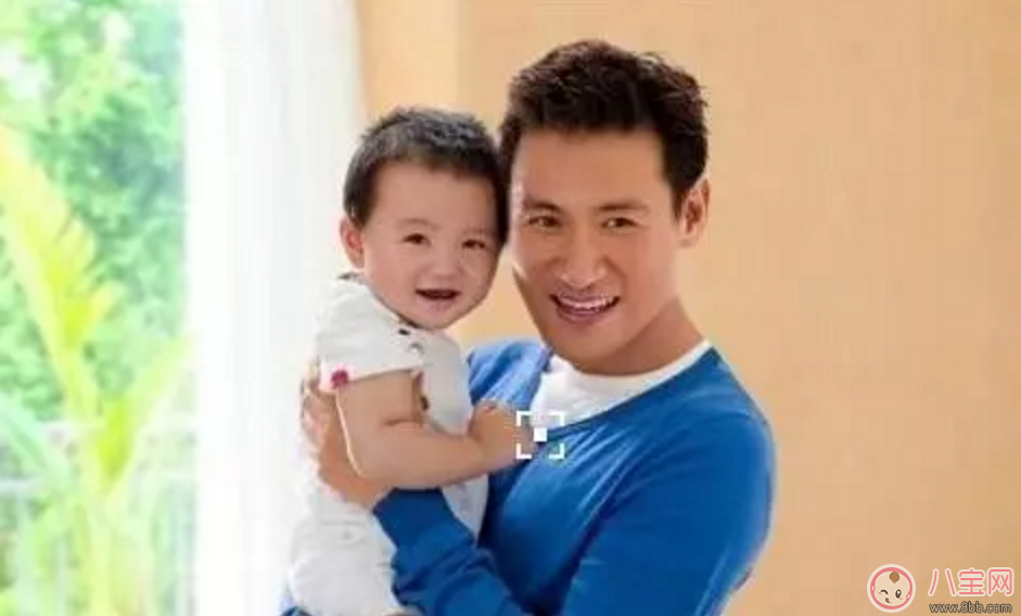 靳東赴港陪愛妻生二胎 還有那些全程陪產(chǎn)的星爸【準(zhǔn)爸陪產(chǎn)十大準(zhǔn)備】