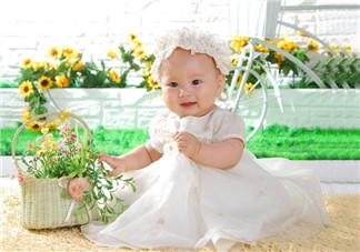 包貝爾罵哭女兒，只因她亂扔東西！怎么管才好？