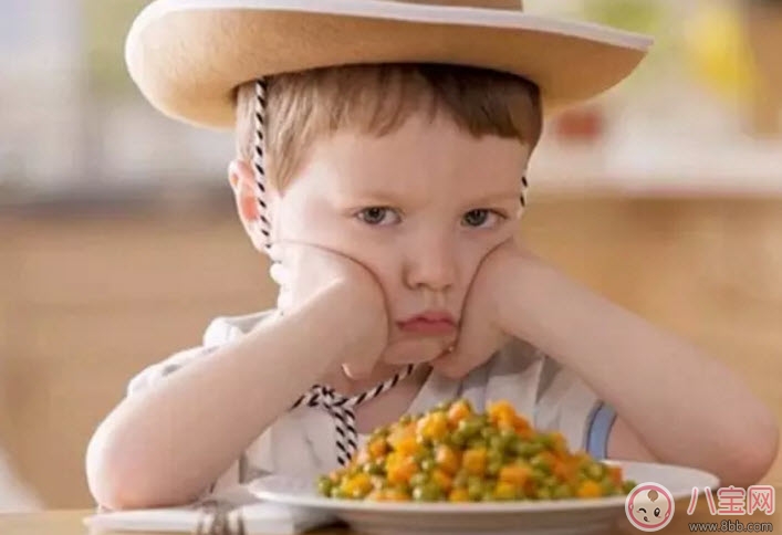 寶寶吃不慣幼兒園的飯?jiān)趺崔k 如何培養(yǎng)孩子的吃飯習(xí)慣
