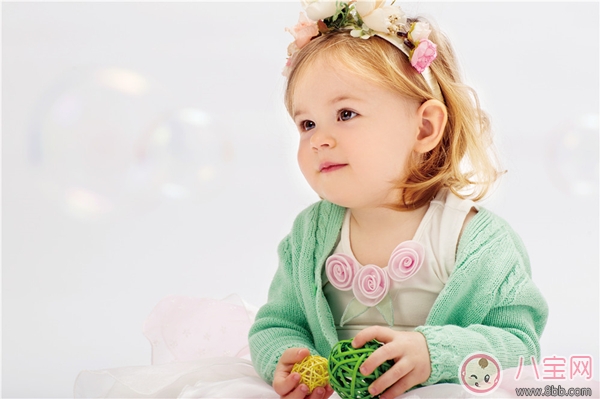 軒軒換新發(fā)型顏值猛升 寶寶頭發(fā)如何護(hù)理