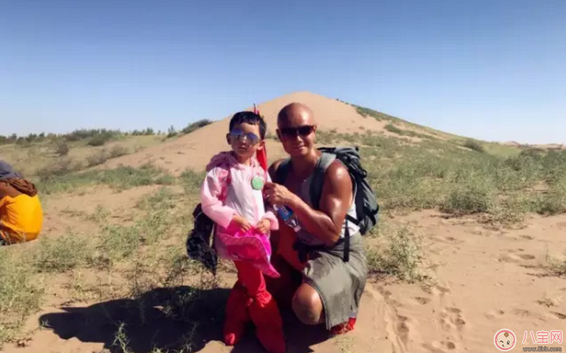 樂嘉帶4歲女兒穿越沙漠徒步76公里 女兒腿上發(fā)滿皰疹 樂嘉帶4歲女兒穿越沙漠徒步76公里 女兒腿上發(fā)滿皰疹