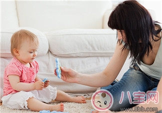 寶寶愛(ài)玩拼圖好處多  提升智力強(qiáng)化邏輯