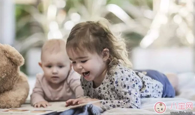 家里老人說方言會(huì)影響寶寶說話嗎 老人說方言孩子要注意什么 家里老人說方言會(huì)影響寶寶說話嗎 老人說方言孩子要注意什么