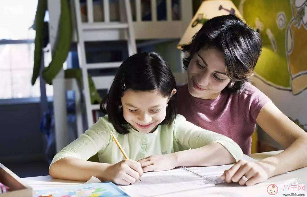 寶媽工作忙  職場(chǎng)女性如何與孩子交流