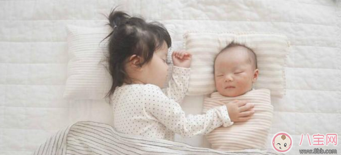 親子故事 記錄下兩個寶寶成長的瞬間 親子故事 記錄下兩個寶寶成長的瞬間