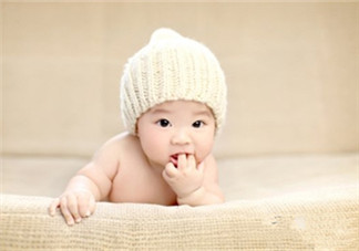 寶寶口腔期要滿足寶吸吮手指的習(xí)慣