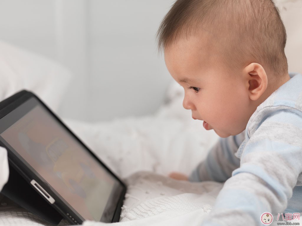 暑假寶寶沉迷電子產(chǎn)品怎么辦 如何管教孩子