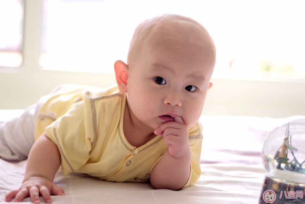 寶寶喜歡吃手指 父母如何聰明應(yīng)對(duì) 寶寶喜歡吃手指 父母如何聰明應(yīng)對(duì)