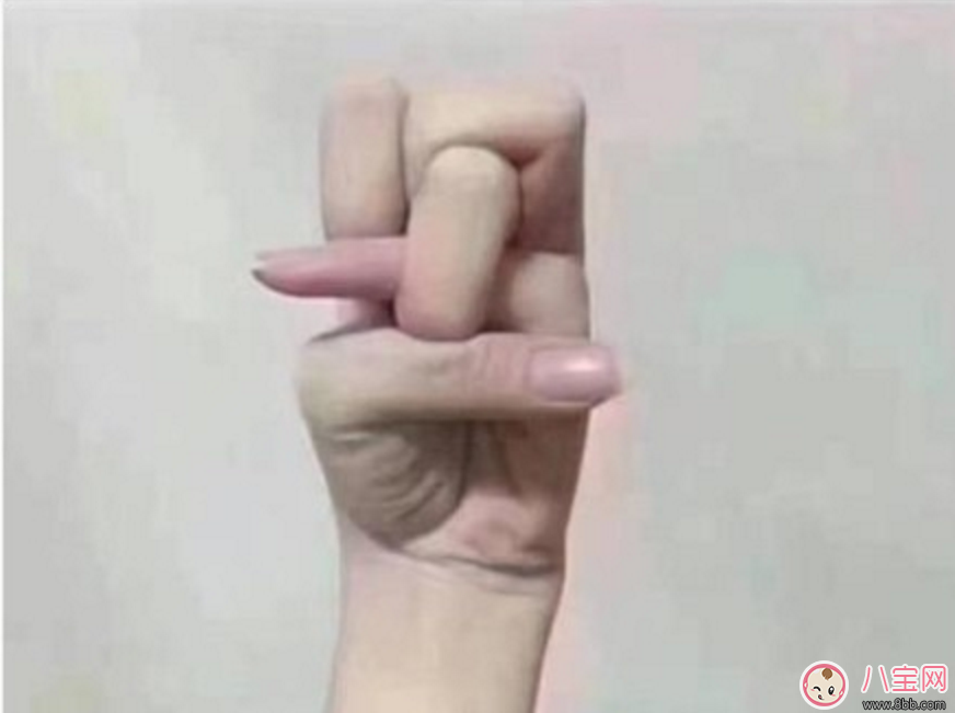 李思思手指炫技新高度  打結(jié)指是什么