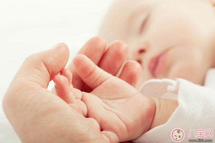 新生兒適合互動(dòng)的游戲 0-1歲寶寶親子游戲一覽 新生兒適合互動(dòng)的游戲 0-1歲寶寶親子游戲一覽