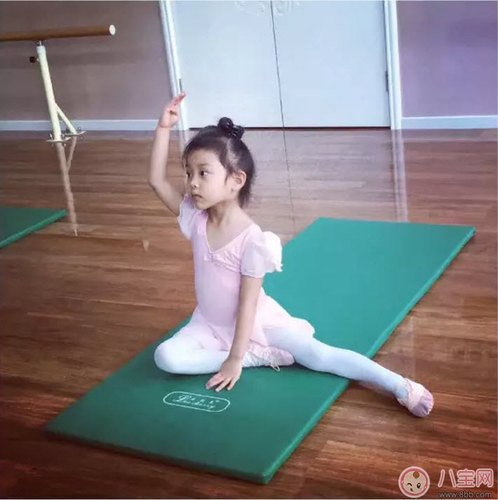 甜馨越來(lái)越美的原因 芭蕾舞蹈學(xué)習(xí)好處多 甜馨越來(lái)越美的原因 芭蕾舞蹈學(xué)習(xí)好處多