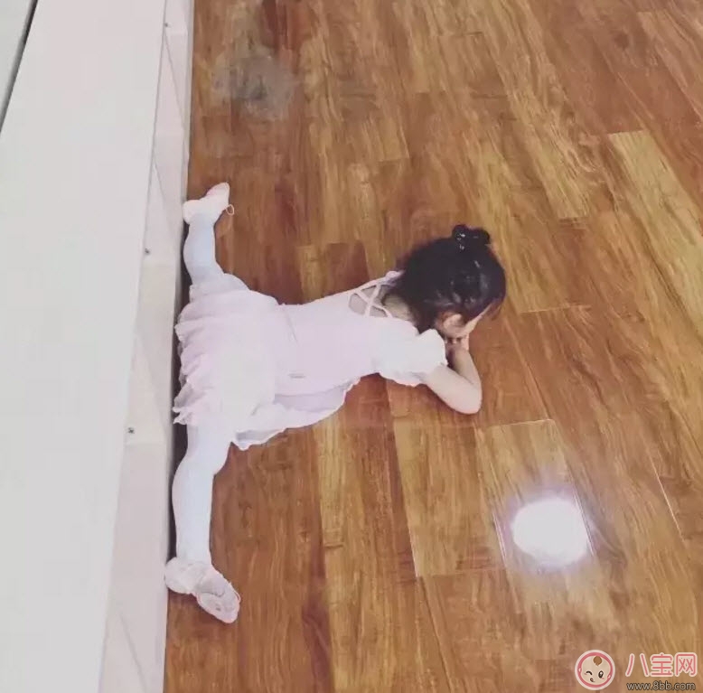 甜馨越來(lái)越美的原因 芭蕾舞蹈學(xué)習(xí)好處多 甜馨越來(lái)越美的原因 芭蕾舞蹈學(xué)習(xí)好處多