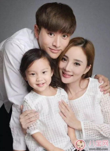 甜馨懂事有氣質(zhì) 李小璐育兒觀念有妙招 甜馨懂事有氣質(zhì) 李小璐育兒觀念有妙招