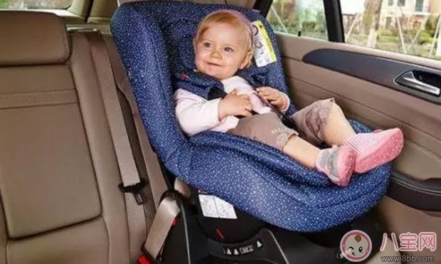 使用兒童安全座椅沒系安全帶 勿犯不必要的錯誤 使用兒童安全座椅沒系安全帶 勿犯不必要的錯誤