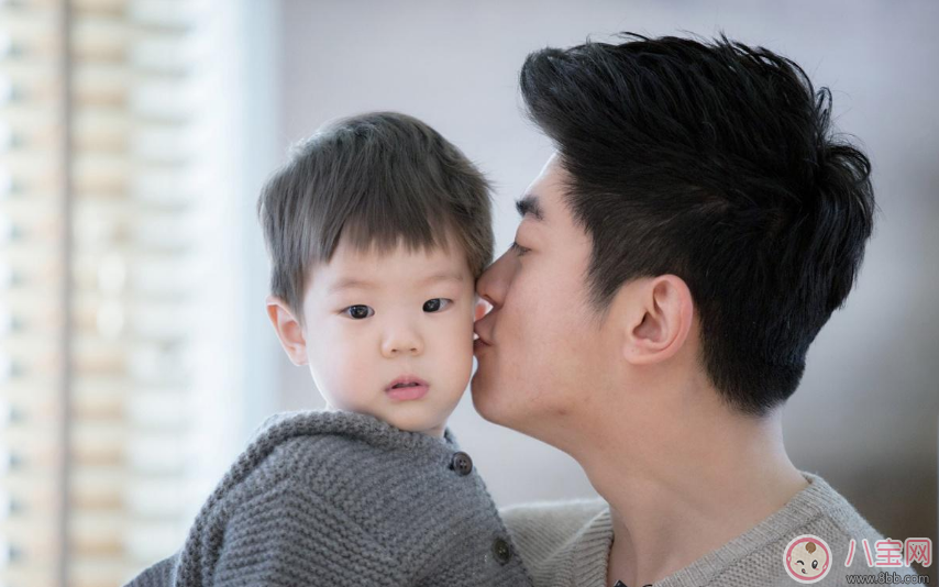 爸爸帶娃只玩手機(jī) 怎么讓爸爸會帶娃