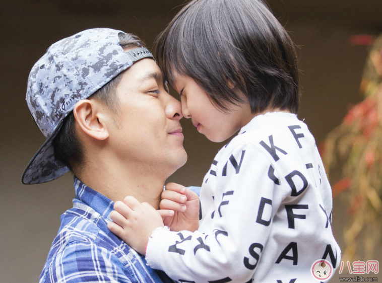 爸爸帶娃只玩手機(jī) 怎么讓爸爸會帶娃