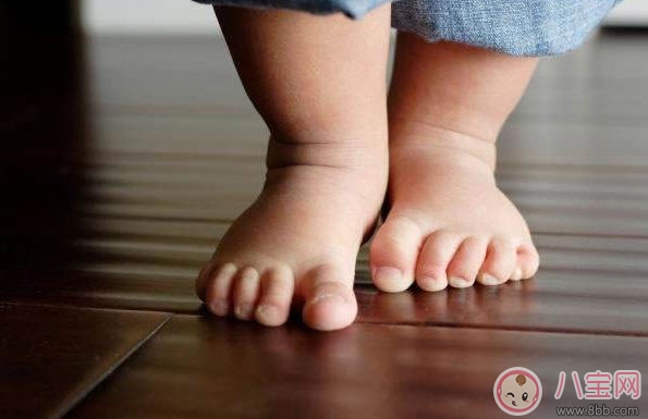 親子游戲讓寶寶輕松學會走路 寶寶練習走路親子游戲