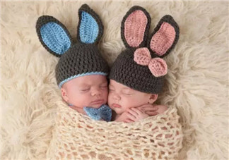 通過睡姿看性格 從小孩睡姿看性格(趴著睡的寶寶喜歡熱鬧)