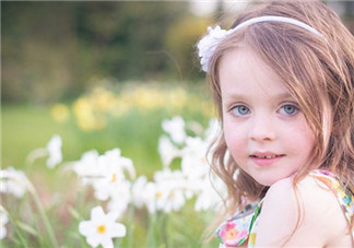 胎教小故事 愛笑的小花