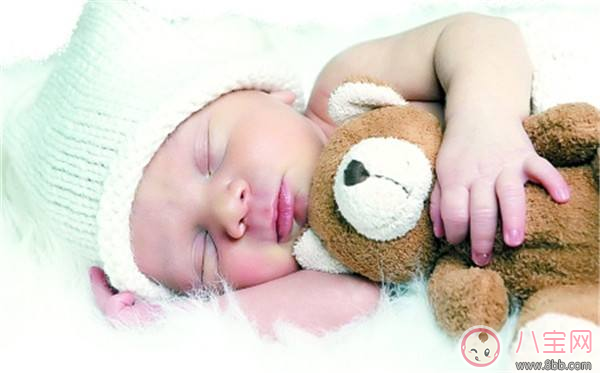 孩子哪些睡覺(jué)姿勢(shì)不正確    錯(cuò)誤的睡姿對(duì)孩子的影響很嚴(yán)重
