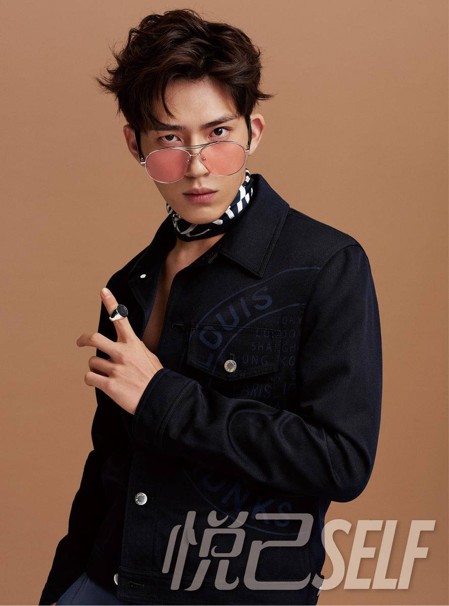 井柏然登《悅己》雜志十二月刊 從貴族紳士到俏皮少年