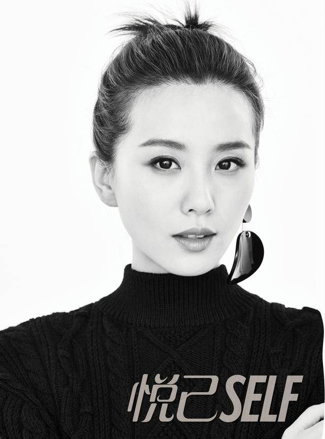 劉詩詩登《悅己SELF》雜志封面 簡(jiǎn)約干練酷勁十足