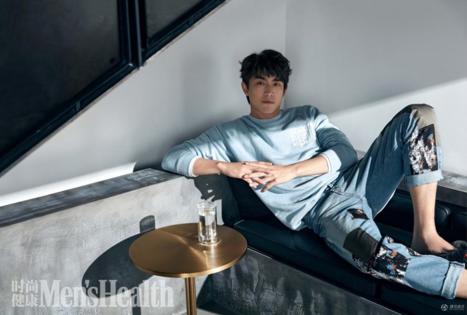 林更新12月雜志封面寫真 紳士氣質(zhì)盡顯男友力