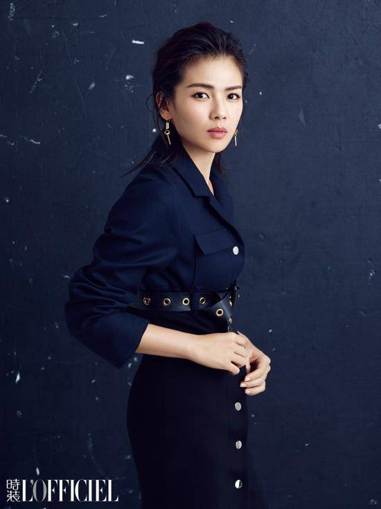 劉濤雜志封面曝光 簡約干練顯&ldquo;總攻&rdquo;魅力