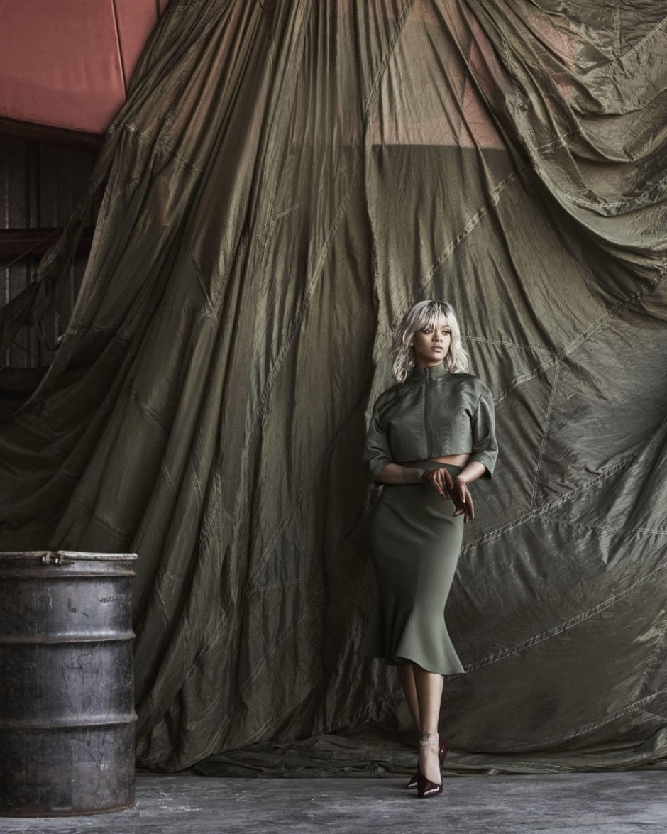 蕾哈娜登雜志封面 化身金發(fā)飛行員火力全開