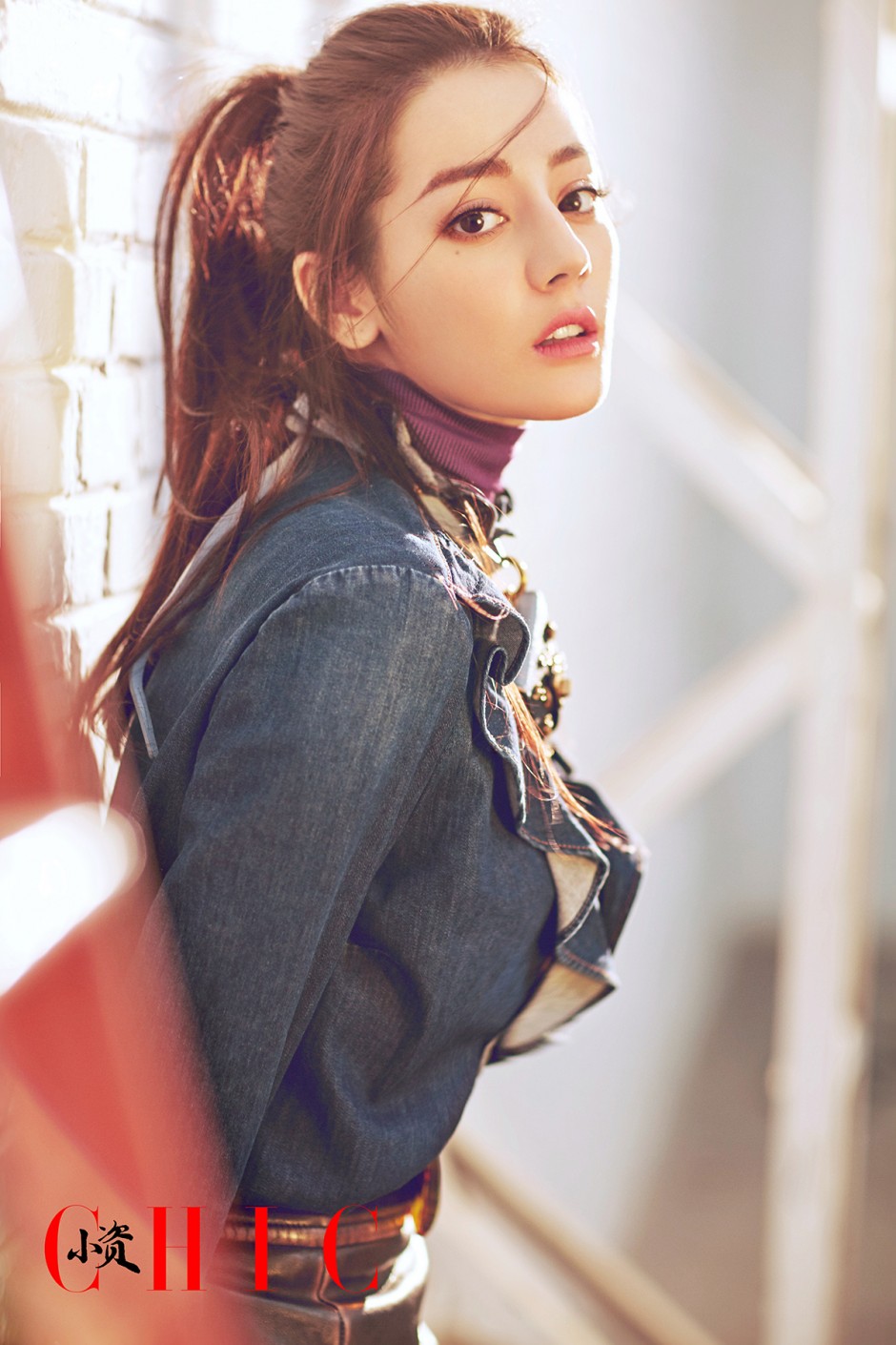 迪麗熱巴登雜志封面 多種風格變換顯率真