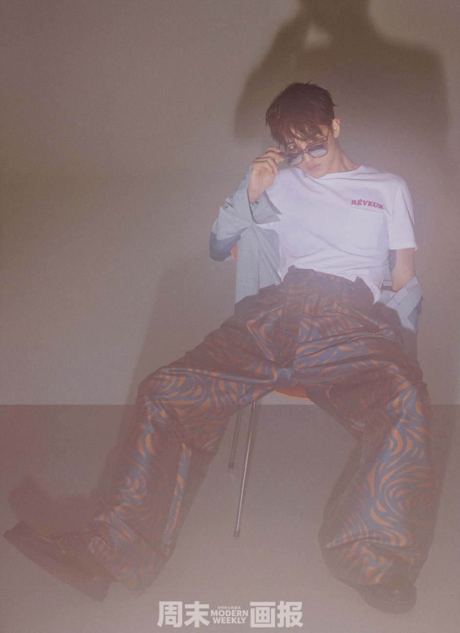 人氣偶像許魏洲雜志封面 雙目透視三月春光