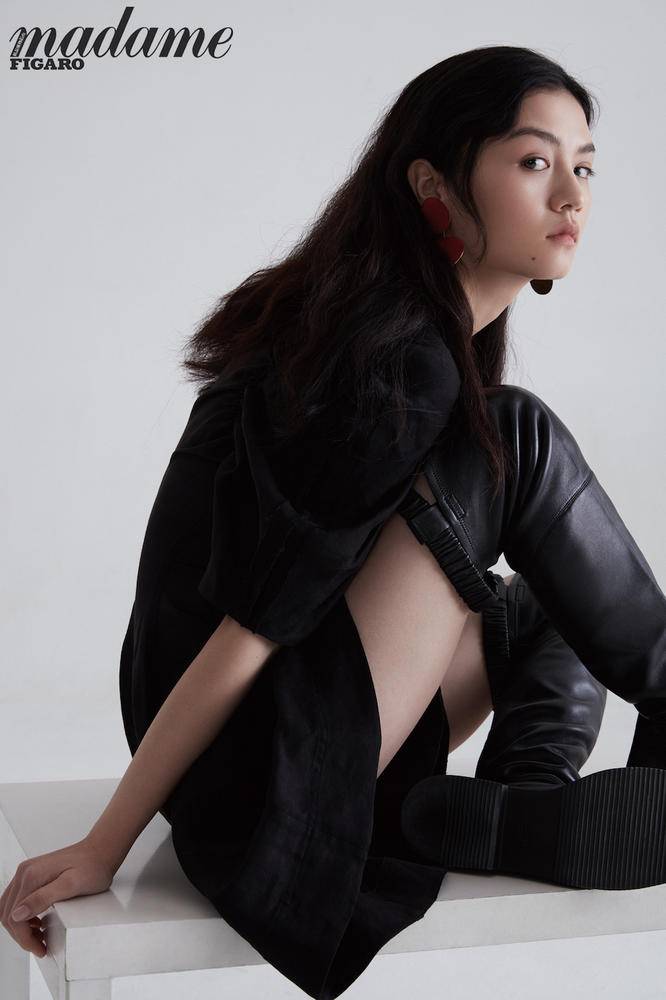 金像獎(jiǎng)影后春夏登雜志開年封面 演繹靈動(dòng)少女專屬魅力