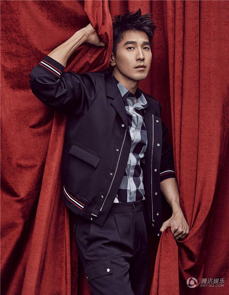 趙又廷登雜志封面大片 鬼馬搞怪展型男魅力