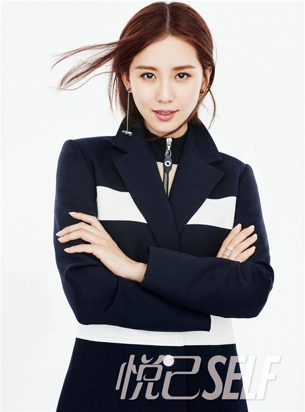 劉詩詩登《悅己SELF》雜志封面 簡約干練酷勁十足